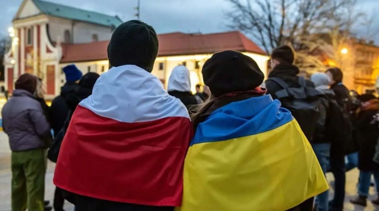 У Польщі планують обмежити допомогу на дітей для деяких біженців: кого це може торкнутися