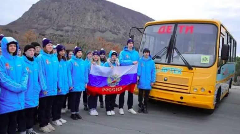Окупанти використовують “Артек” у військових цілях: дитячий табір передав 3 автобуси армії РФ
