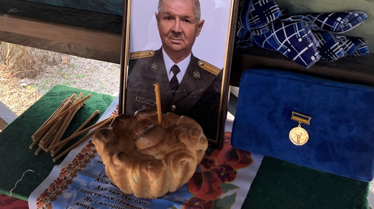Нікопольці попрощалися із захисником Олександром Максимовичем