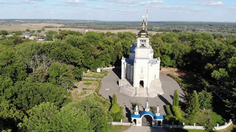 У Гадячі жителів перейменованих вулиць просять замінити адресні покажчики