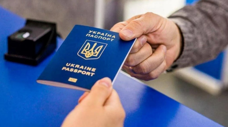 Військовозобов’язані українці зможуть отримати паспорти за кордоном без додаткових документів