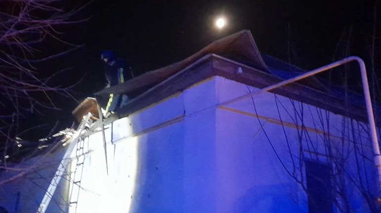 На Полтавщині уламки дрона пошкодили приватний будинок і господарчу будівлю