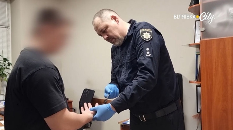 У матері загиблого військового з Одещини виманили 3 млн грн. Шахраї представилися працівниками банку