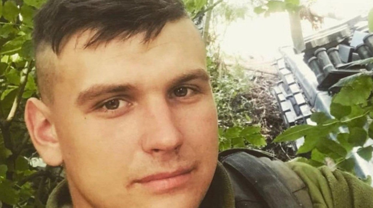 Майже рік батьки Дениса Белика з села Олександрівка Корюківської громади не могли поховати сина