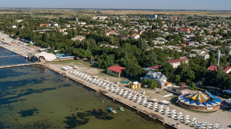 Росіяни заявили про зведення 12 багатоповерхівок у Скадовську – деталі не розголошують
