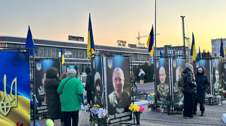 У Південному на Еспланаді пам'яті встановили нові меморіальні конструкції (ФОТО)