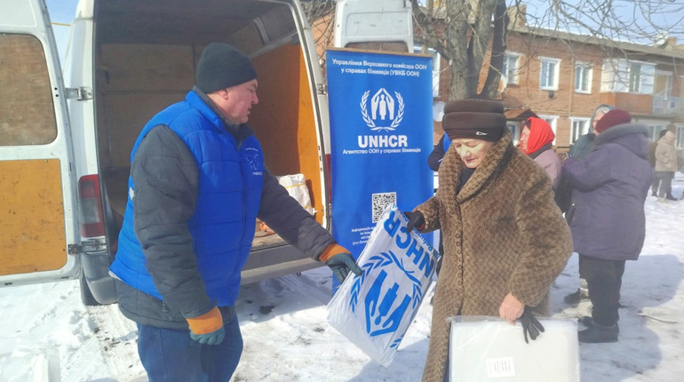 Волонтери передали допомогу глухівчанам, житло яких постраждало внаслідок бомбардування 26 лютого
