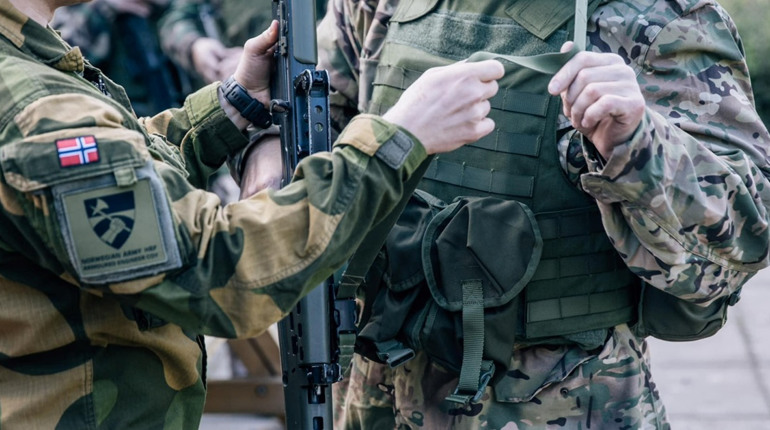 Хто і як підтримує Україну у війні? Аналітика від фахівців Вокс Україна