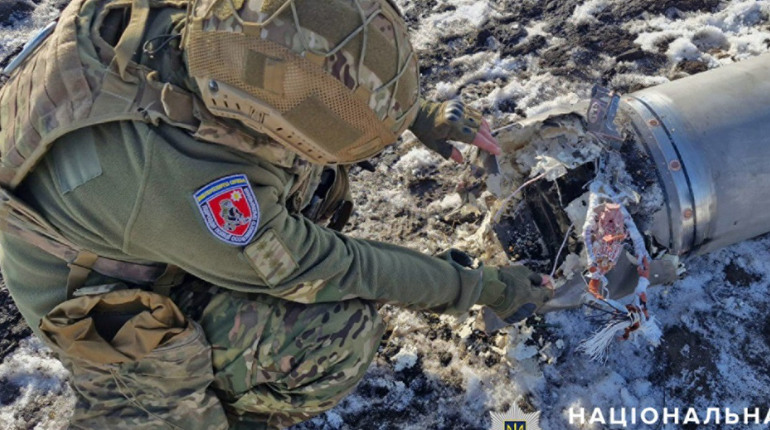 Поліцейські вибухотехніки знешкодили бойову частину російської ракети на Сумщині