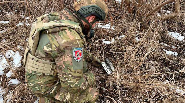 На Сумщині вибухотехніки знищили небезпечний боєприпас рф