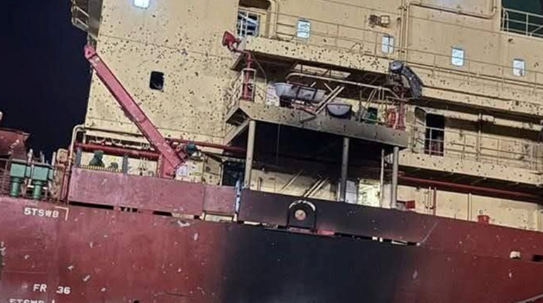 Російський ракетний удар по Одеському порту: загинули чотири моряки