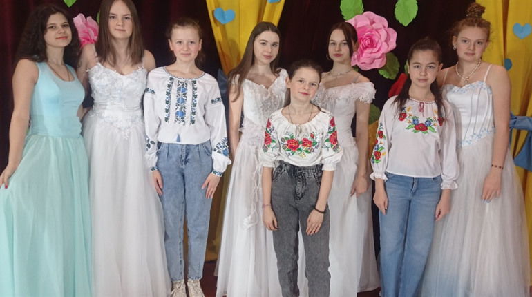 «Мистецтво заради перемоги»: у селі Березівської громади на концерті та ярмарку зібрали 5000 гривень