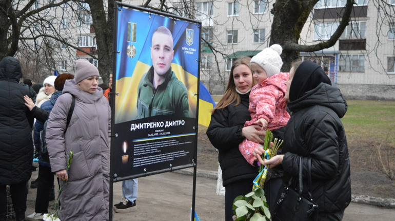 Чи можна їздити автомобілям у місці, де розташована Алея Героїв у Корюківці