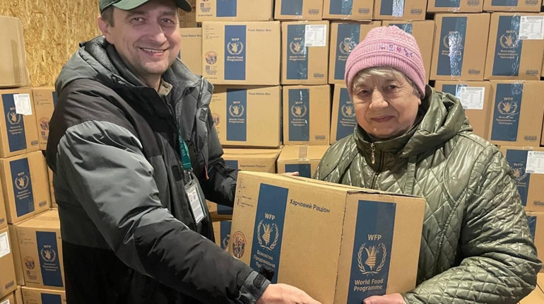 Продуктова допомога від ADRA: мешканці Великобурлуцької громади отримали гуманітарну допомогу