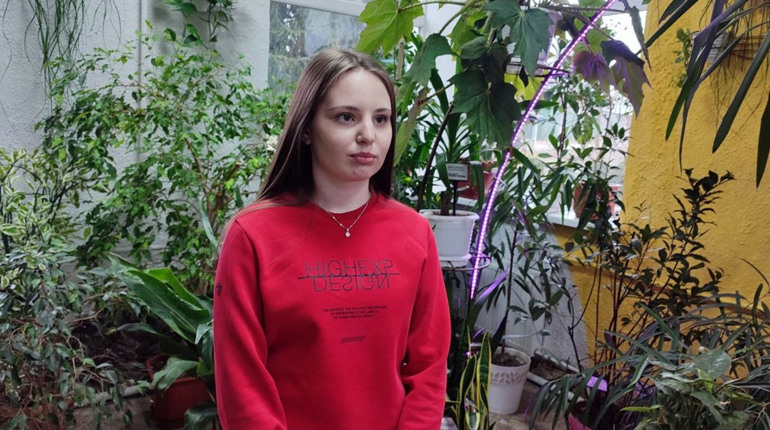 14-річна школярка з Шостки перетворила хобі на бізнес, продаючи кімнатні рослини по всій Україні