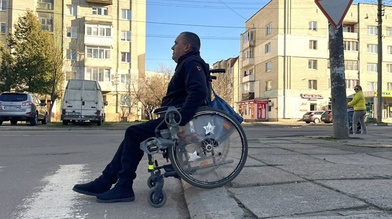 Де вони: стрияни на кріслах колісних? Моніторимо безбар'єрність у сусідній громаді