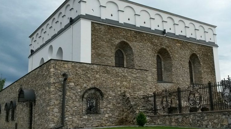 10 років тому. Реставрована синагога у Сатанові почала приймати туристів
