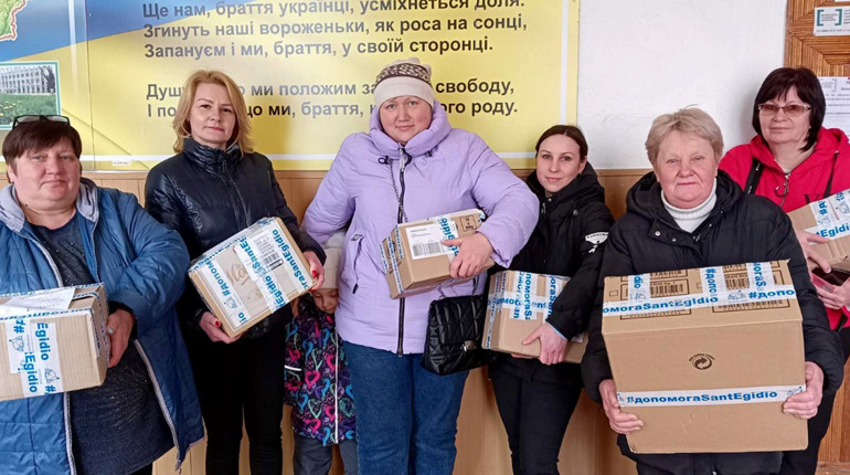 Освітяни Марганця отримали підтримку: 210 родин забезпечені продуктовими наборами попри війну