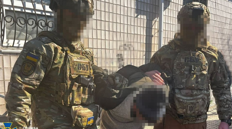 СБУ затримали агента фсб, якого рашисти намагалися «втемну» підірвати біля херсонського ТЦК