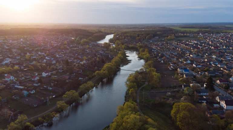 Вихідні у Звягелі 29–30 березня: сонце гріє, дощі відступають, але вітер нагадує про себе