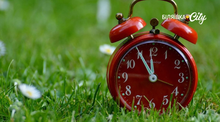 Перехід на літній час не скасували: 30 березня переводимо годинники. Будемо спати на годину менше