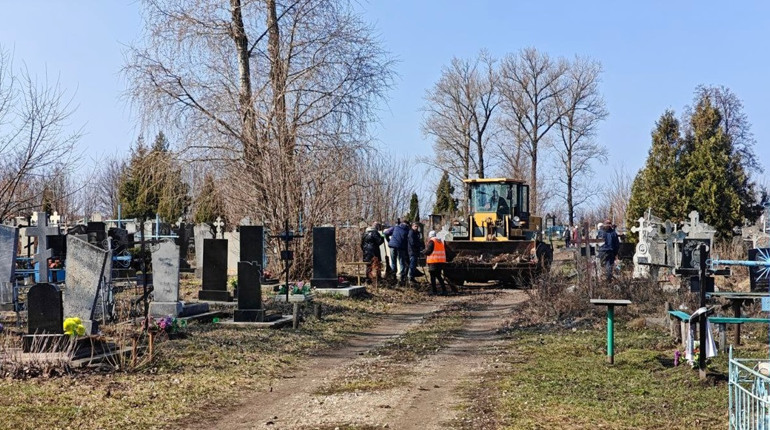 У Глухові та в громаді розпочалися масштабні весняні толоки