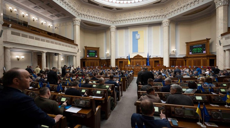 Верховна Рада ухвалила Закон про дистанційну роботу: батьки учнів отримають більше можливостей
