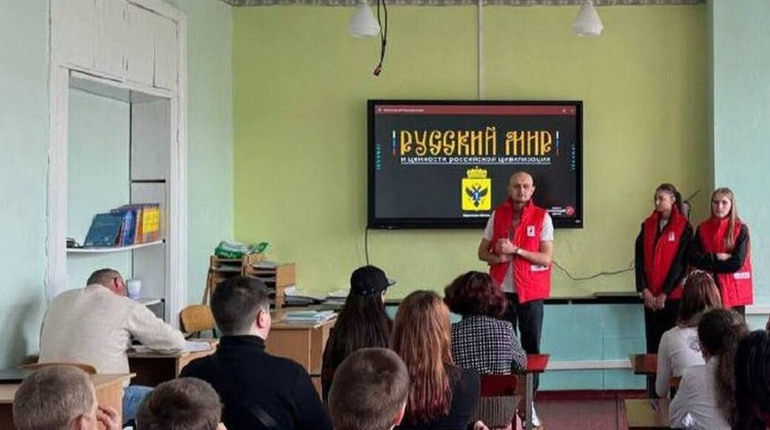 Російські окупанти продовжують зомбування дітей Херсонщини: як пропаганда проникає у школи