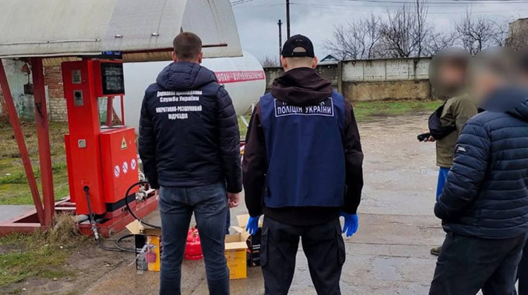 У Глухові викрили підпільну АЗС: вилучили обладнання та паливо на понад півтора мільйона гривень