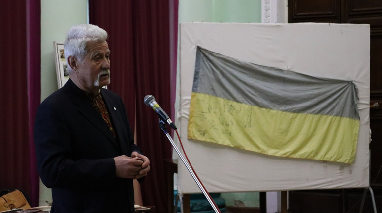 Як у Дрогобичі зняли радянський прапор і підняли український синьо-жовтий стяг у 1990 році