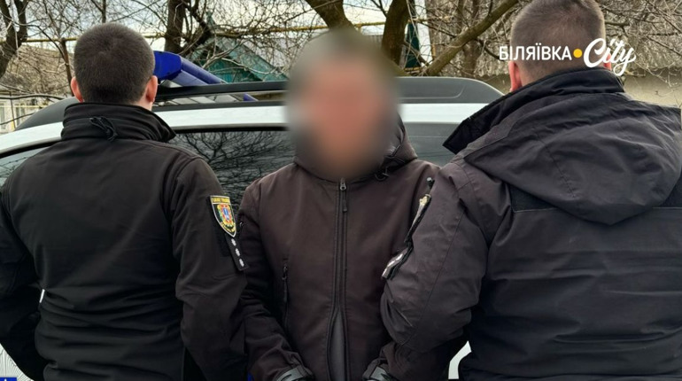 Житель Біляївки намагався переправити за кордон двох чоловіків: затримали "на гарячому"
