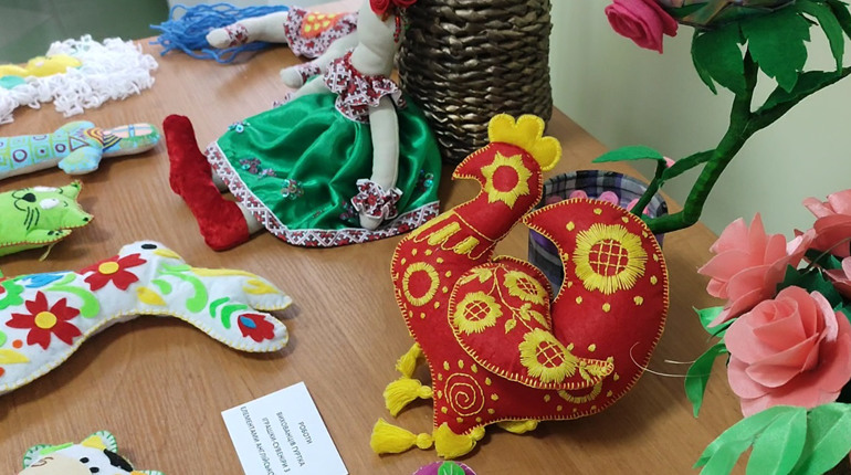 Світ дитячої фантазії: у Шостці експонуються роботи вихованців клубу "Орлятко"