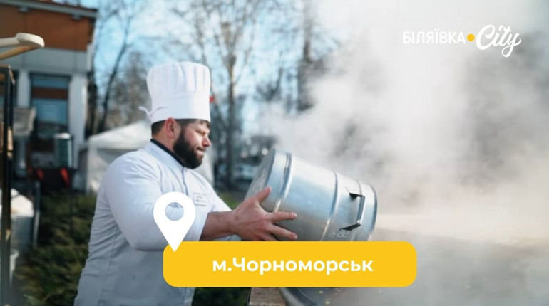 У Чорноморську встановили рекорд: зварили 2 тонни зеленого борщу зі страусиними яйцями