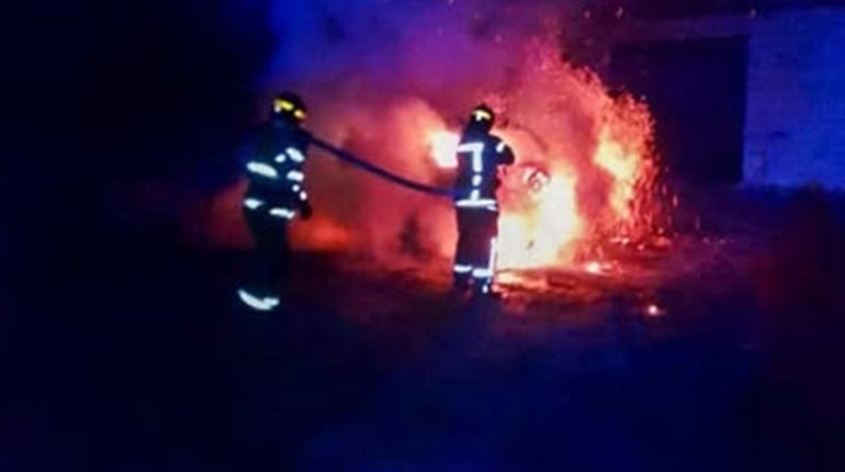 На Кременеччині горіло авто та житловий будинок
