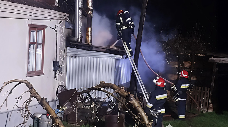У Полонному ліквідували пожежу