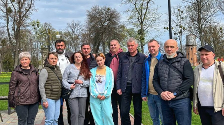 Алея магнолій у Гадячі доповнилася сакурами, але розкрила проблему вшанування пам’яті загиблих