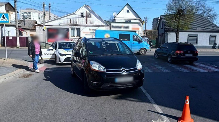 ДТП у Звягелі: водій Citroen збив пішохідку