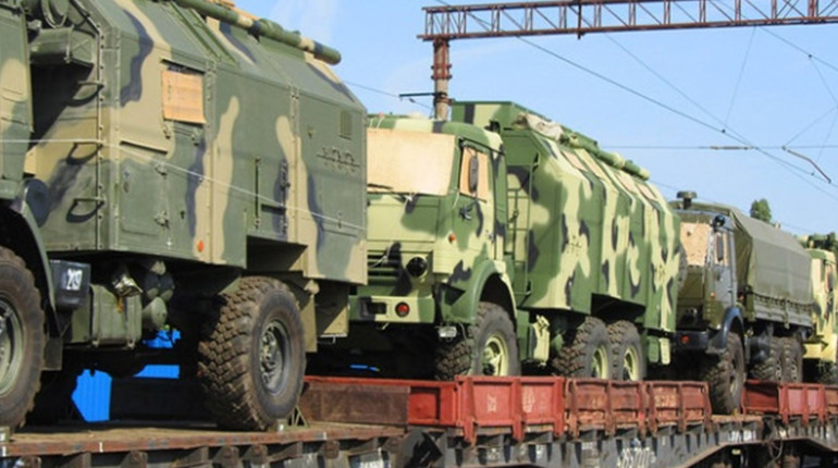 Військові перевезення рф через Мелітополь маскує за цивільним транспортом