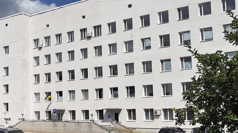 У Глухівську лікарню потрібні медики: кого кличуть на роботу