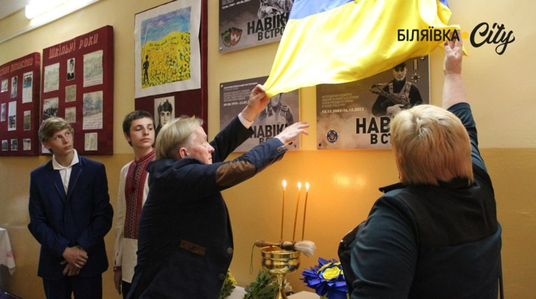 У Мирненському ліцеї відкрили меморіальну дошку Герою та учню школи Ігорю Долованюку