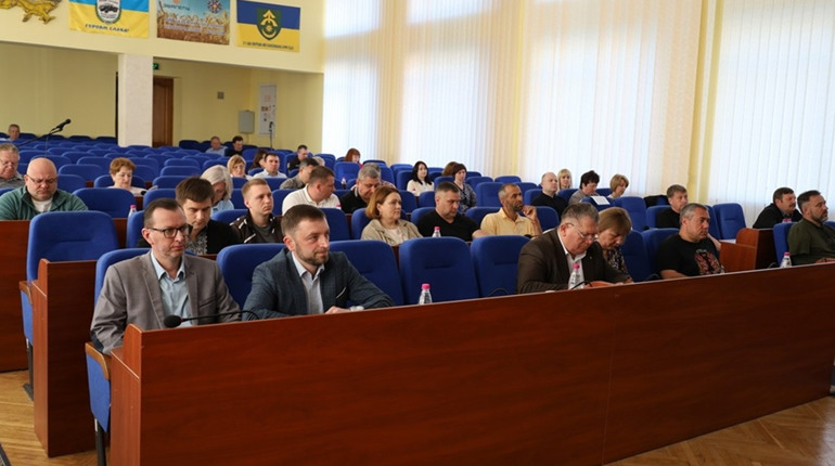 На сесії Звягельської міської ради вшанували загиблих військових та розподілили бюджетні кошти