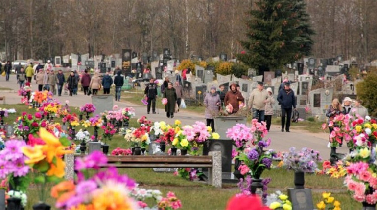 Як зробити поминальні дні безпечними: прості поради від ДСНС