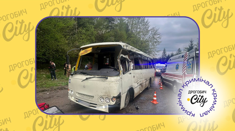 У Бориславі зіткнулись вантажівка та рейсовий автобус: через ДТП загинула дитина