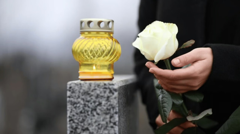 Як правильно згадати рідних та близьких у поминальні дні: традиції Радониці (Гробків, Проводів)