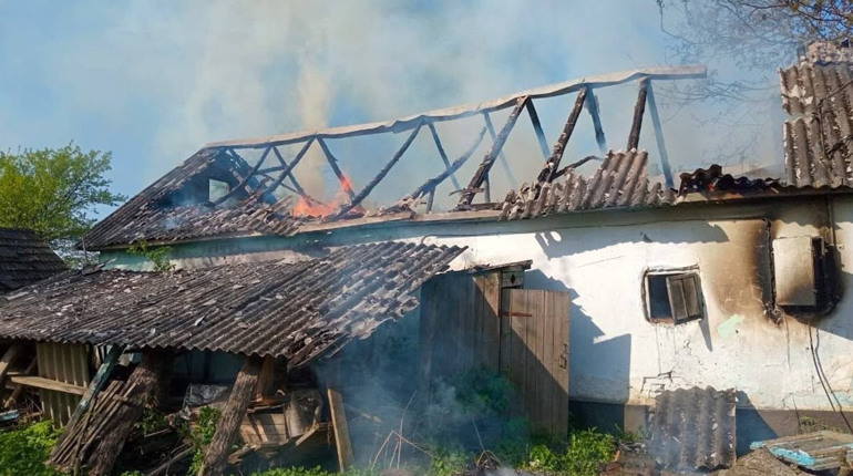На Кременеччині горіла господарська будівля