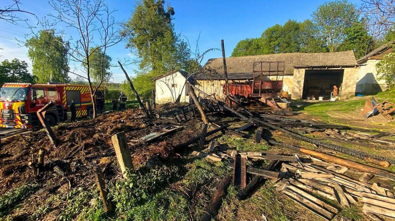 Рятувальники гасили пожежу у Попівцях