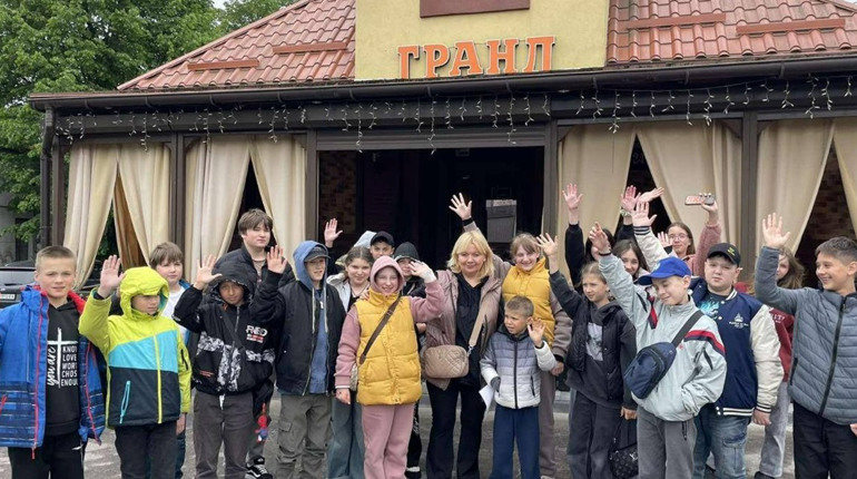 Дитина позбавлена батьківського піклування з Волноваської громади буде відпочивати на Закарпатті