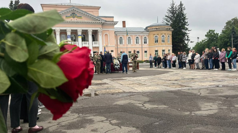 Первомайськ попрощався з солдатом Сергієм Ласовецьким