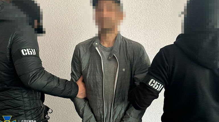 Шпигував за оборонцями, видаючи себе за військового: СБУ затримала російського агента на Сумщині
