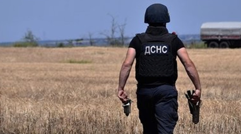 Життя на вибухівці: чому розмінування України триватиме роки